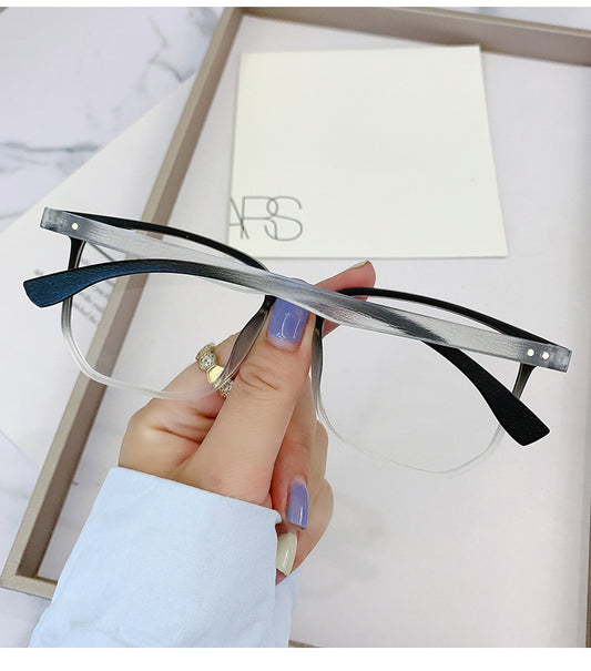 13. Light-Adaptive Photochromic Glasses