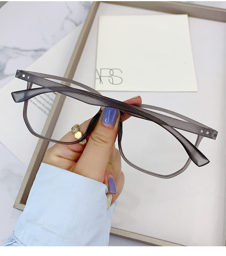 15. Light-Adaptive Photochromic Glasses