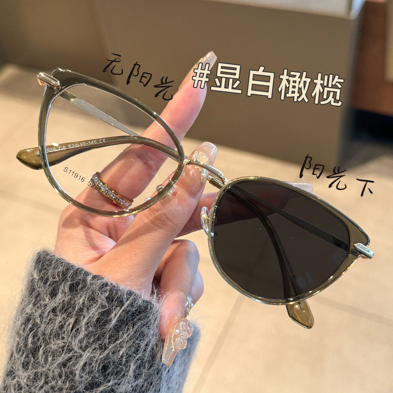 11. Light-Adaptive Photochromic Glasses green